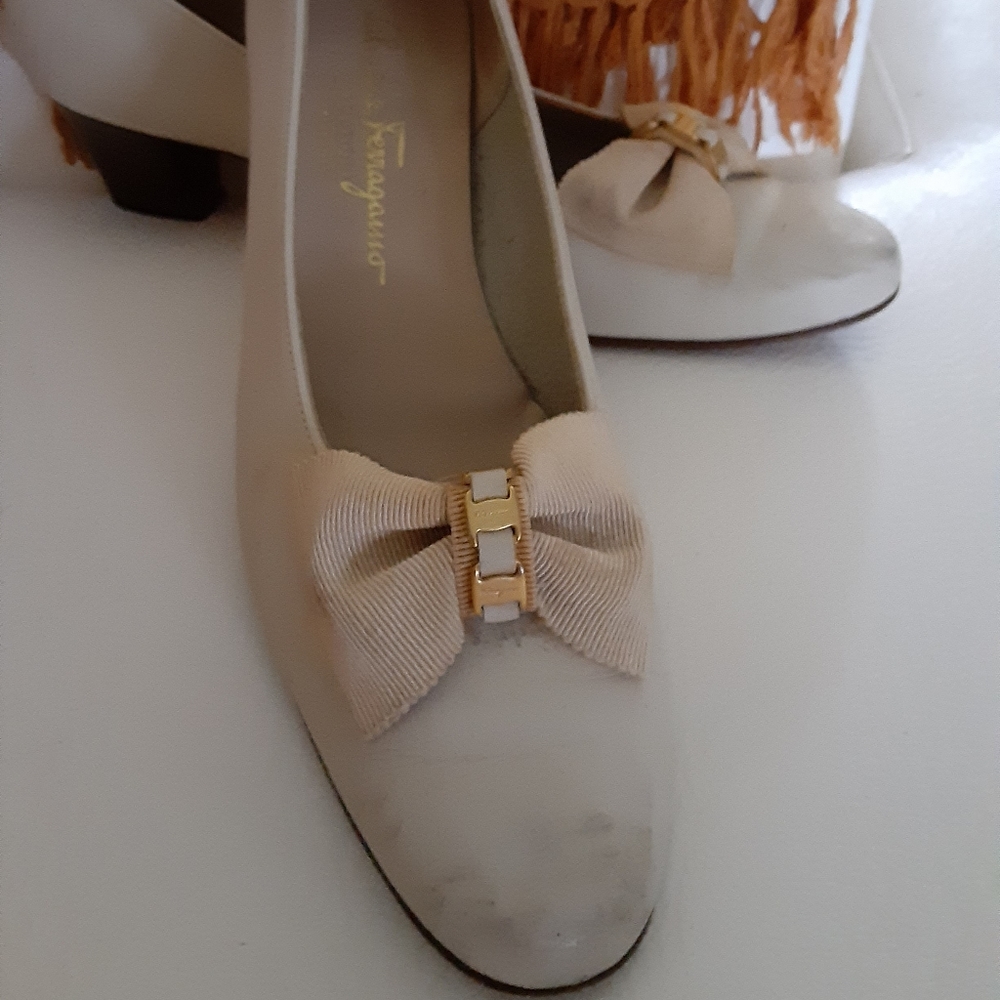 Ferragamo Beige Pumps